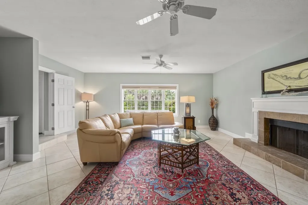 513 Rabbit Road Sanibel FL 33957-3011
