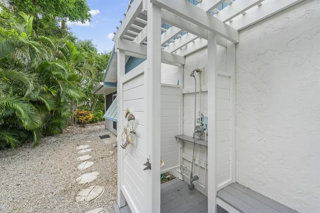 513 Rabbit Road Sanibel FL 33957-3011