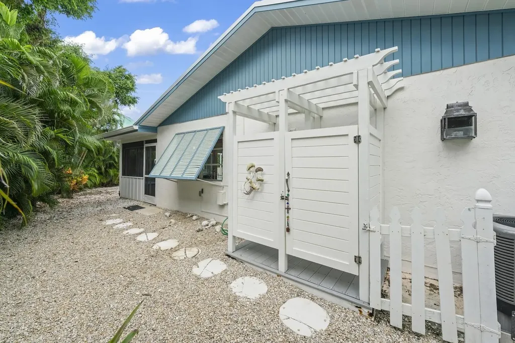 513 Rabbit Road Sanibel FL 33957-3011