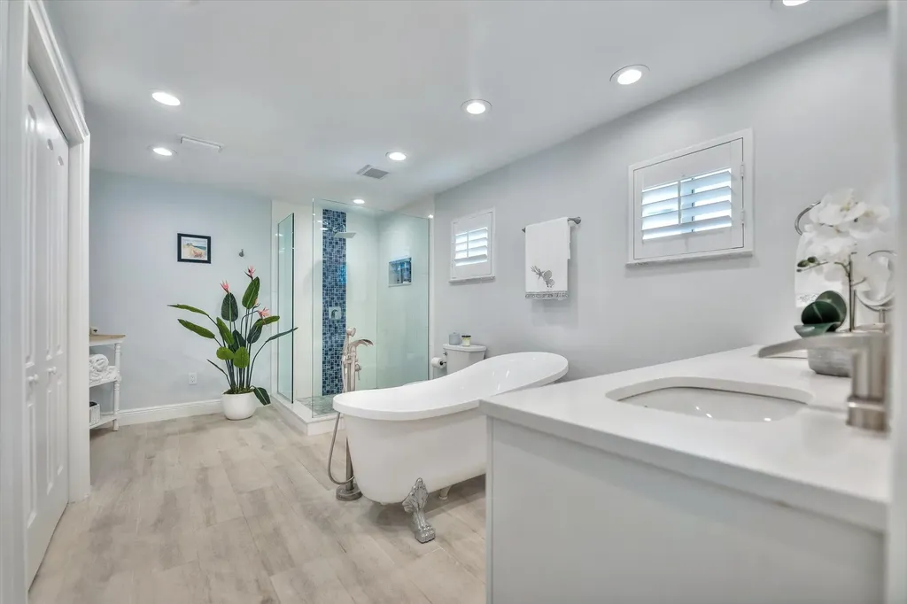 930 Lindgren Boulevard Sanibel FL 33957