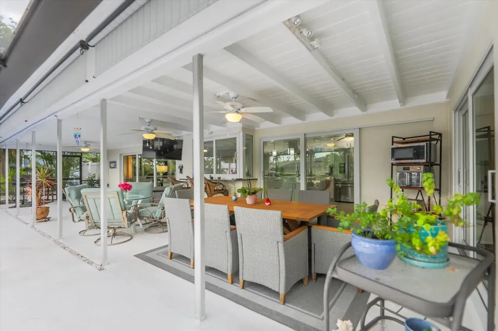 930 Lindgren Boulevard Sanibel FL 33957