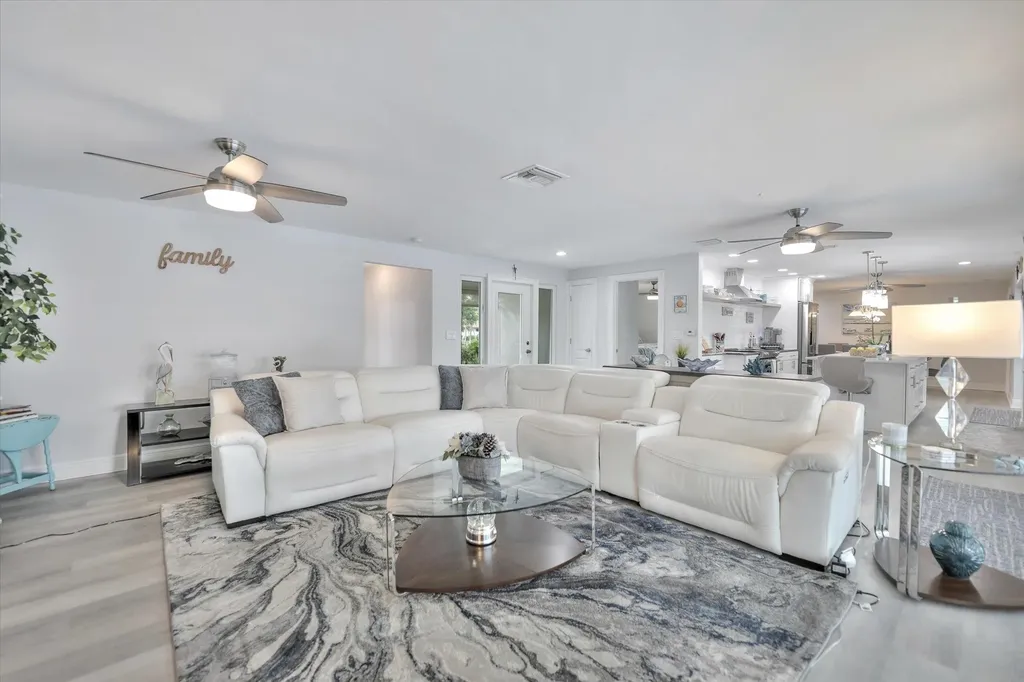 930 Lindgren Boulevard Sanibel FL 33957