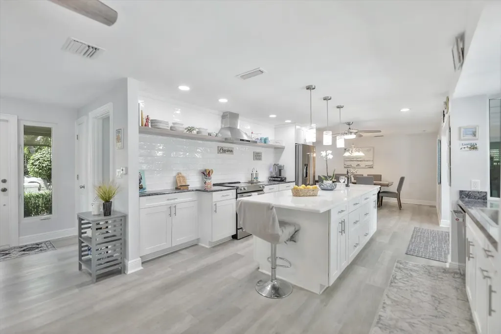 930 Lindgren Boulevard Sanibel FL 33957