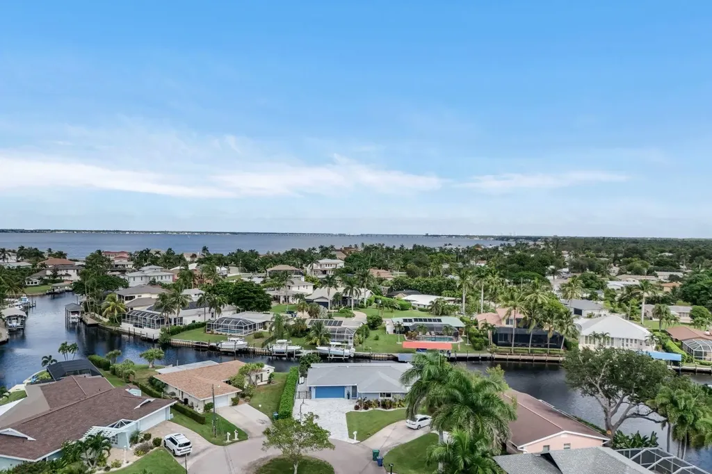 5943 Baker Court Fort Myers FL 33919