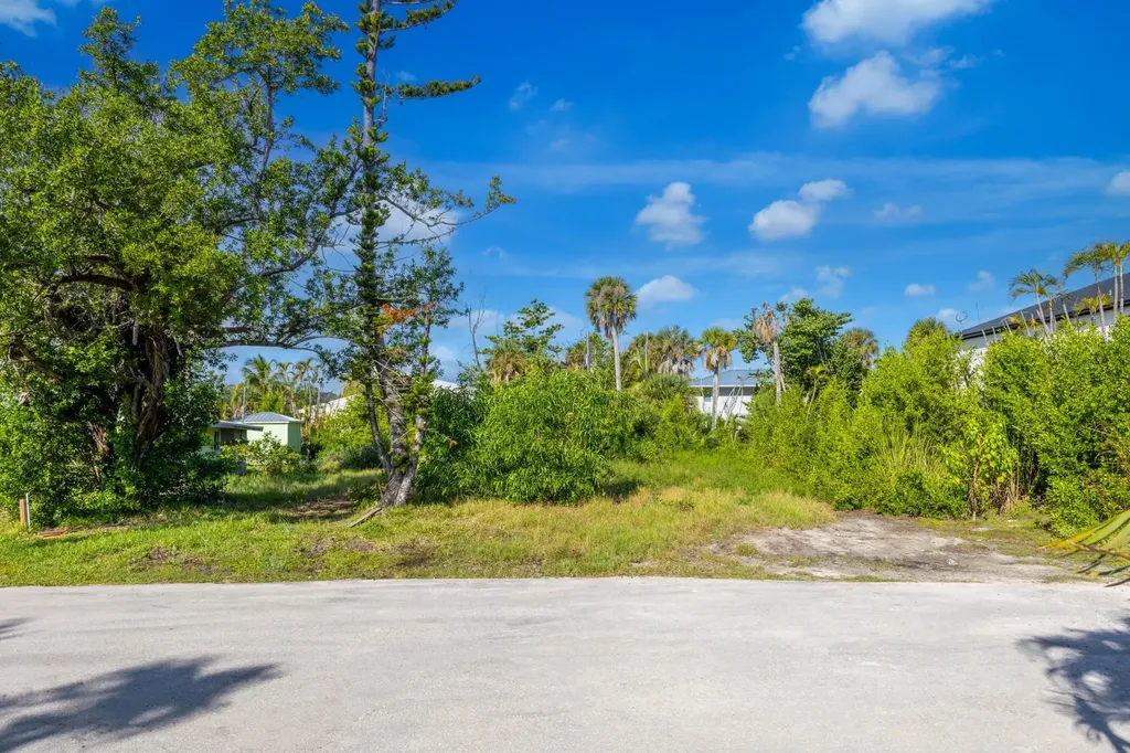 967 Fitzhugh Street Sanibel FL 33957