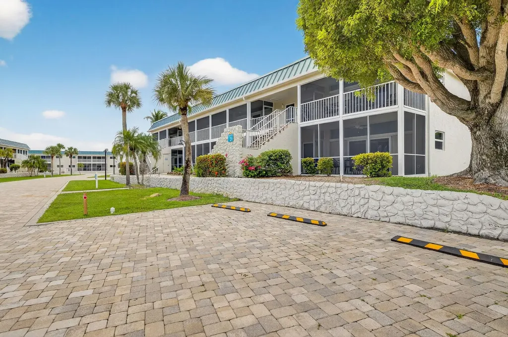 827 E Gulf Drive Sanibel FL 33957