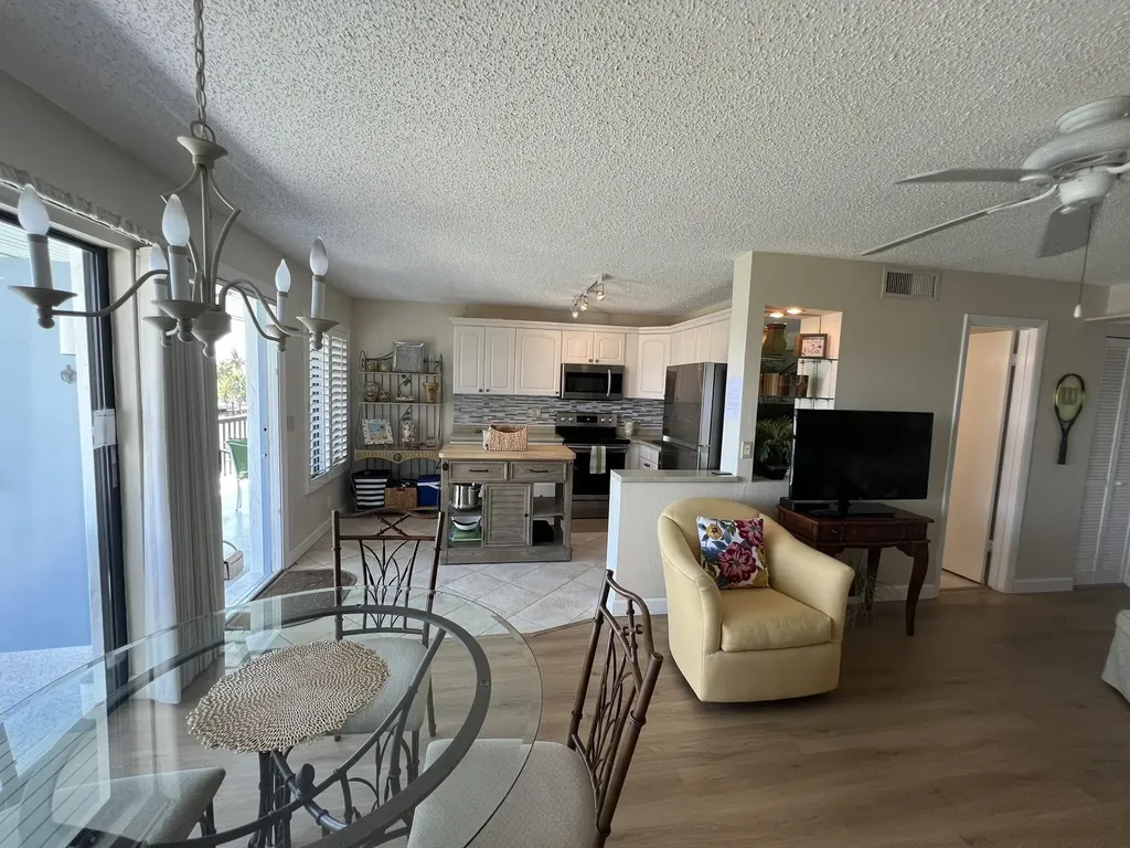 1250 Tennisplace Court Sanibel FL 33957