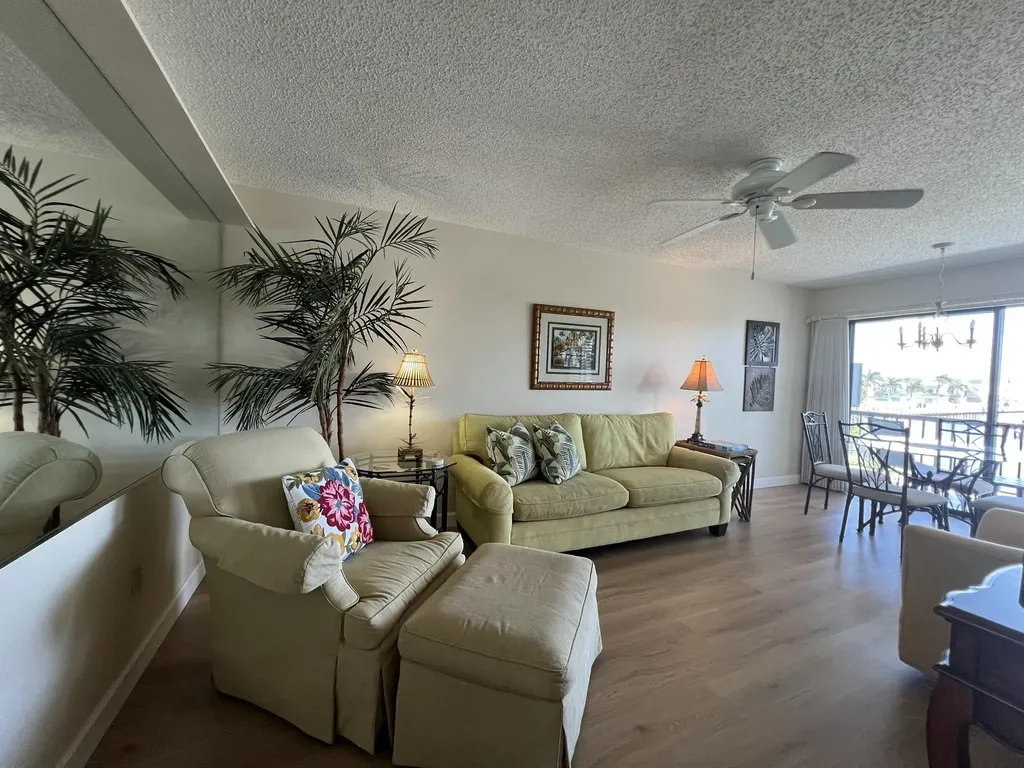 1250 Tennisplace Court Sanibel FL 33957