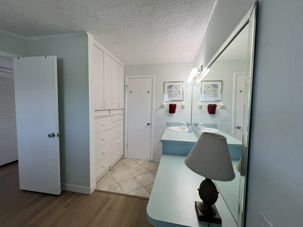 1250 Tennisplace Court Sanibel FL 33957