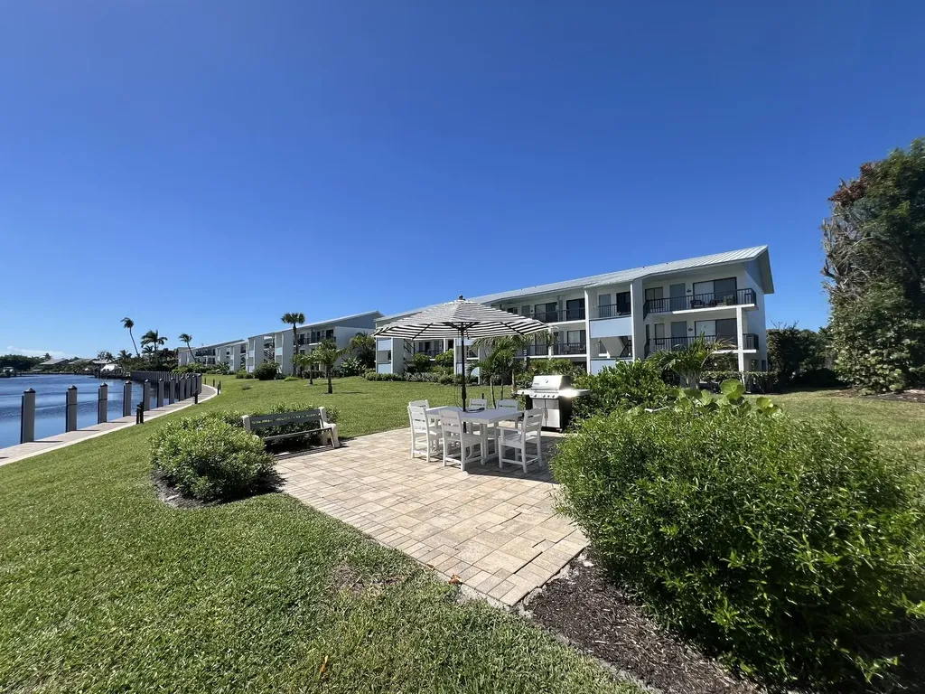 1250 Tennisplace Court Sanibel FL 33957
