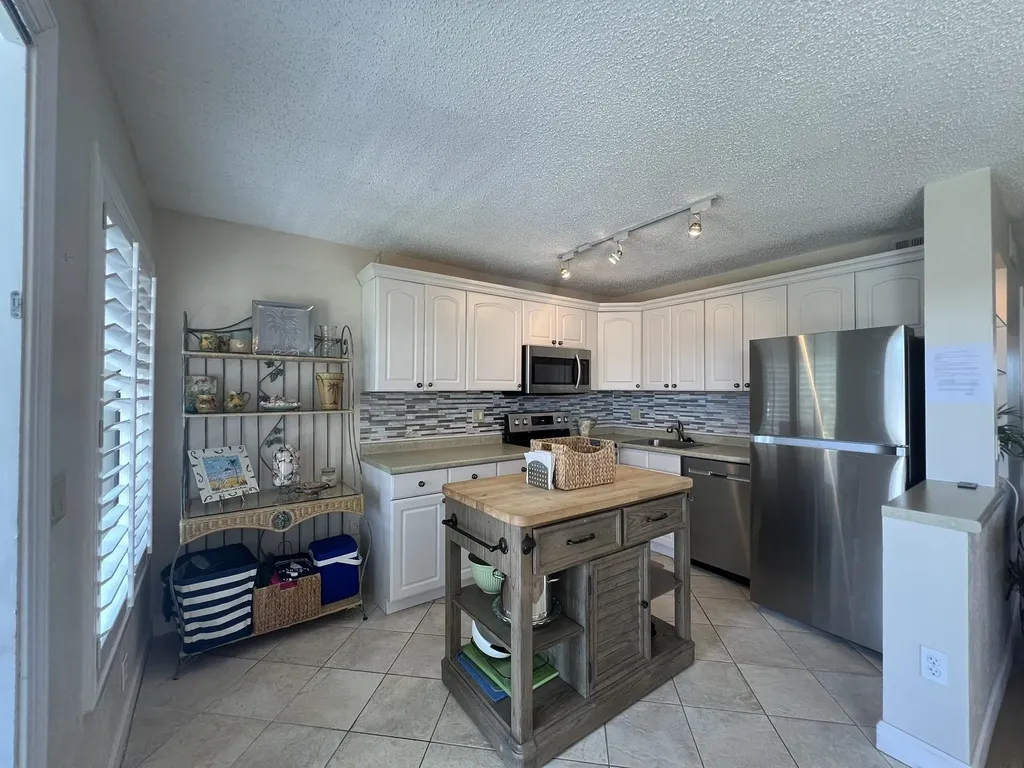 1250 Tennisplace Court Sanibel FL 33957