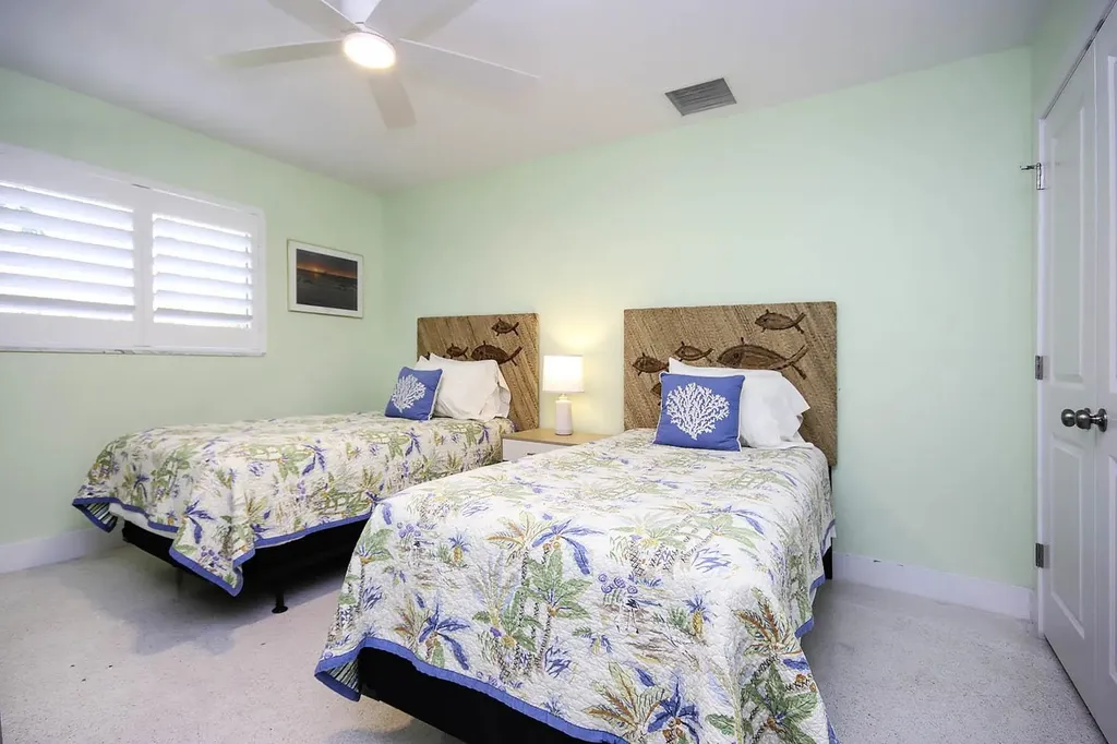 832 Donax Street Sanibel FL 33957