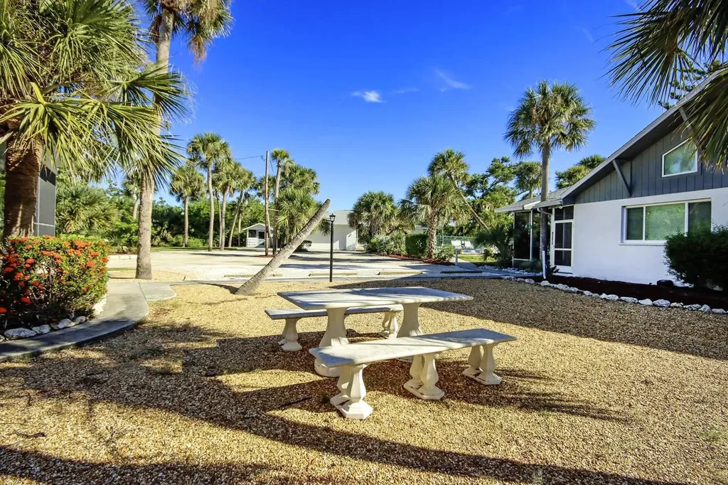 832 Donax Street Sanibel FL 33957