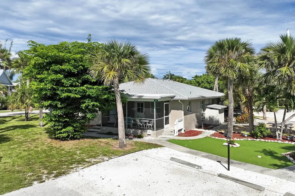 832 Donax Street Sanibel FL 33957