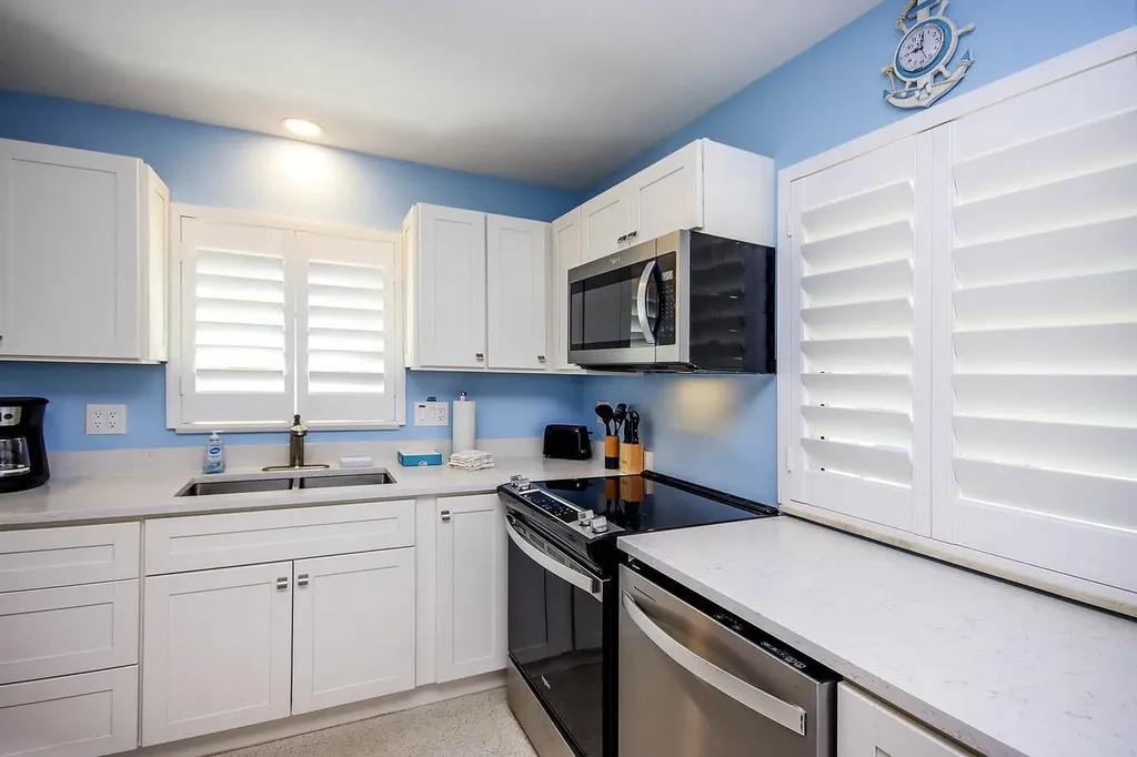 832 Donax Street Sanibel FL 33957