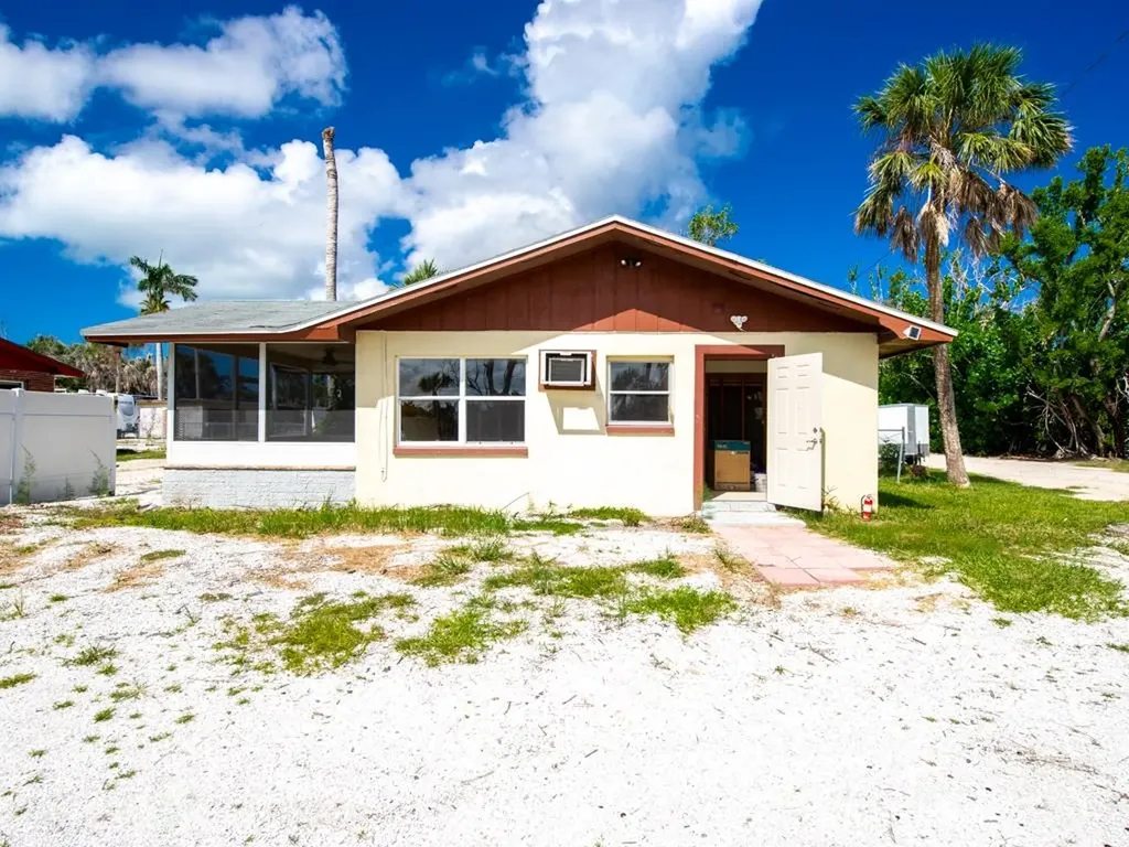 1450-1460 Court Place Sanibel FL 33957