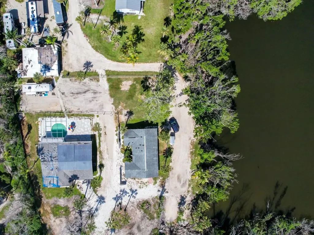 1450-1460 Court Place Sanibel FL 33957