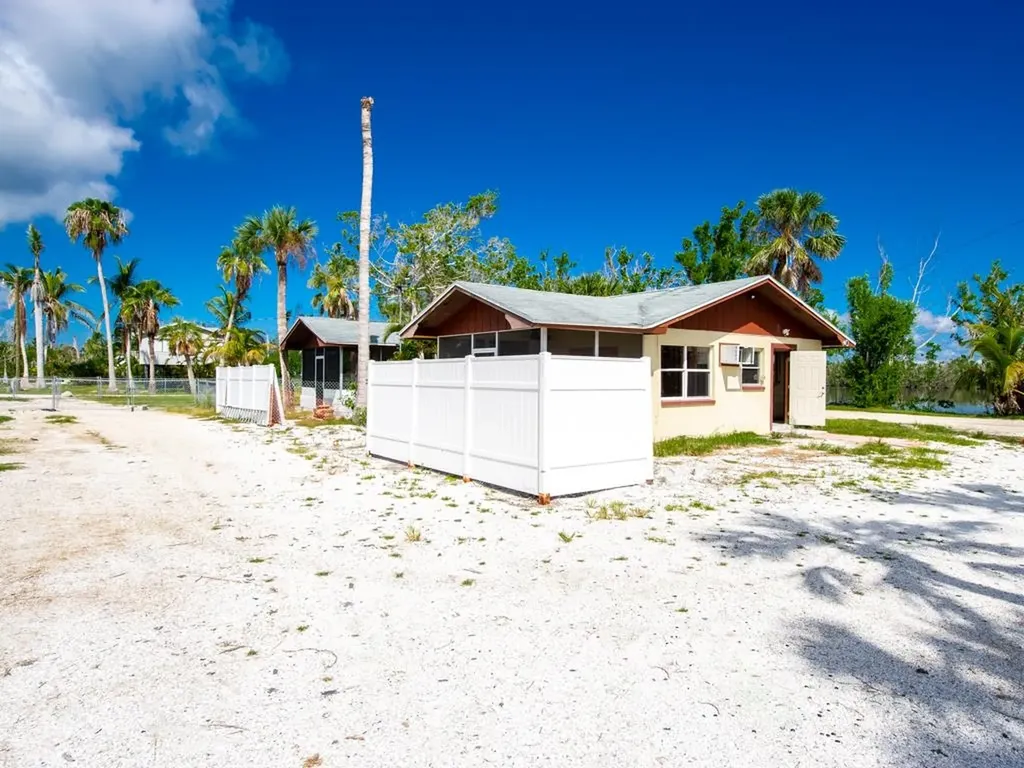 1450-1460 Court Place Sanibel FL 33957