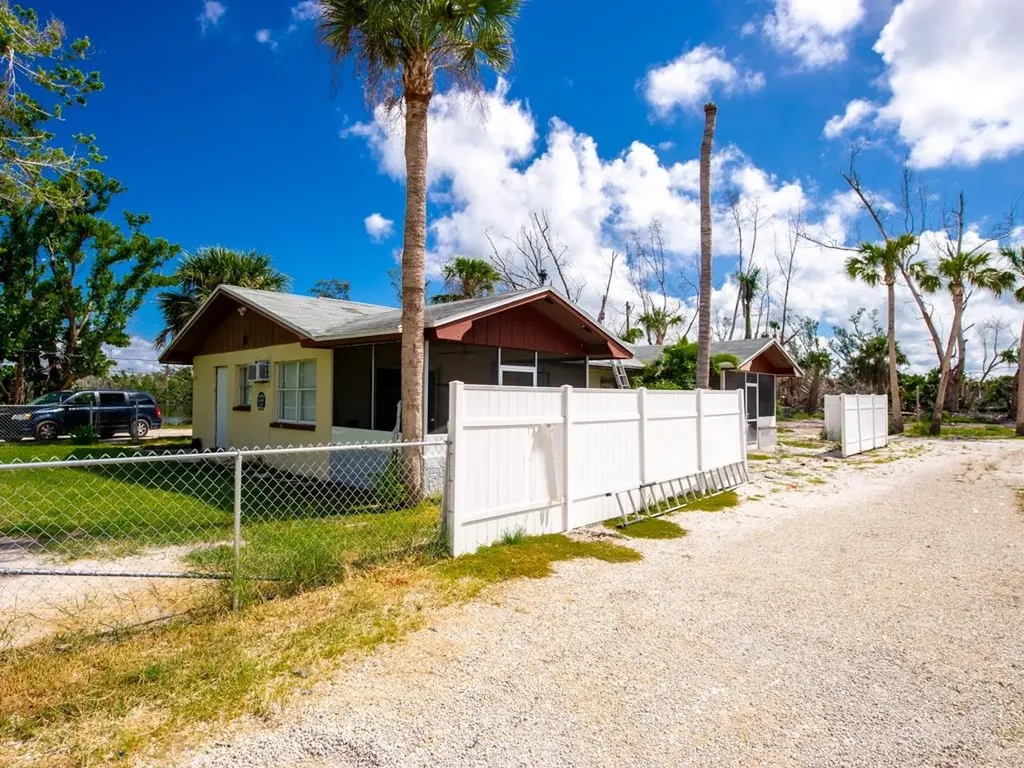 1450-1460 Court Place Sanibel FL 33957