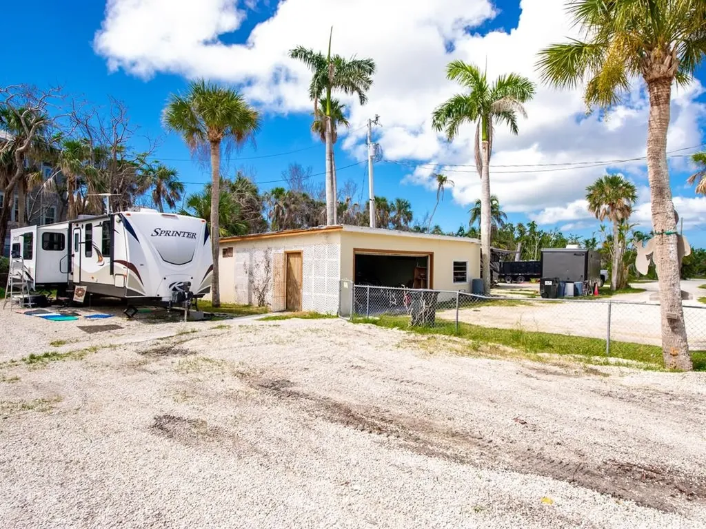 1450-1460 Court Place Sanibel FL 33957