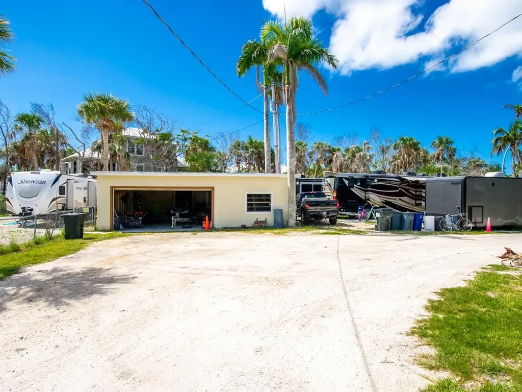 1450-1460 Court Place Sanibel FL 33957