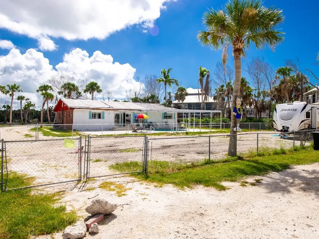 1450-1460 Court Place Sanibel FL 33957