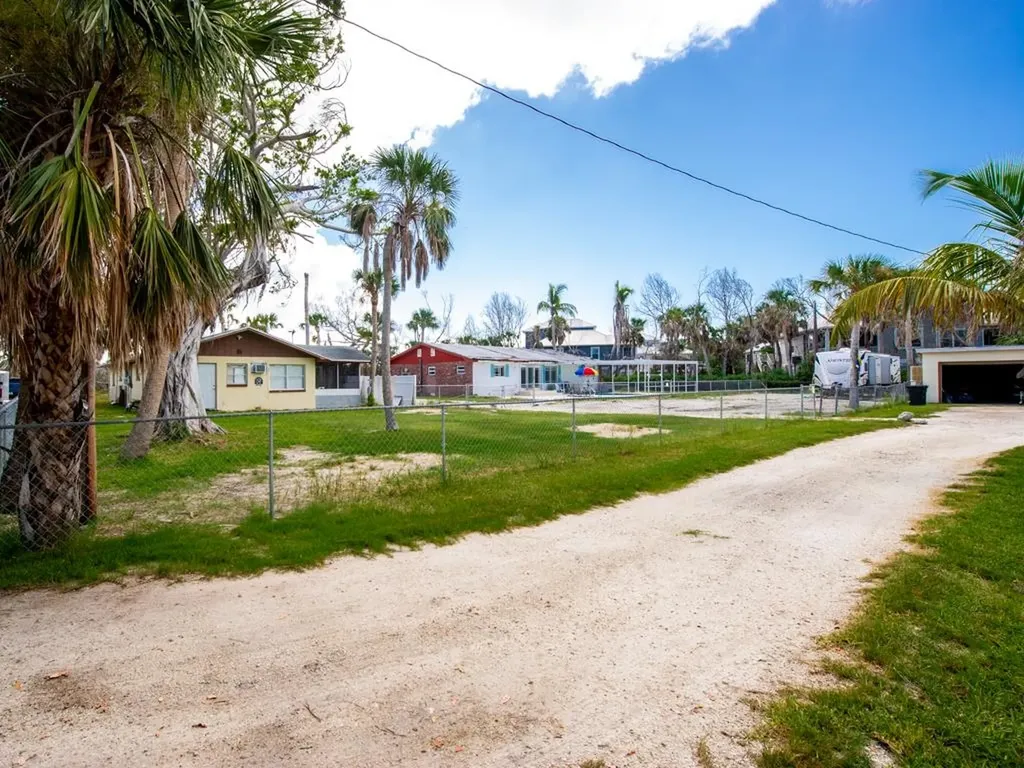 1450-1460 Court Place Sanibel FL 33957