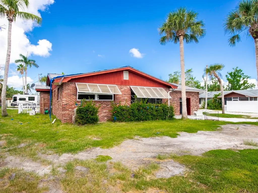 1450-1460 Court Place Sanibel FL 33957