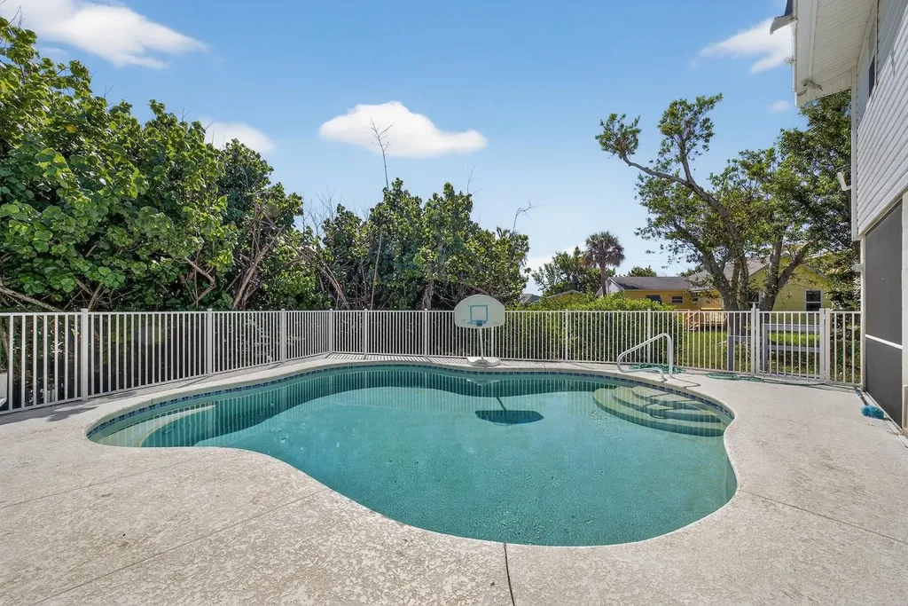 700 Nerita Street Sanibel FL 33957