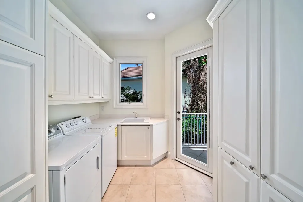 2402 Wulfert Road Sanibel FL 33957