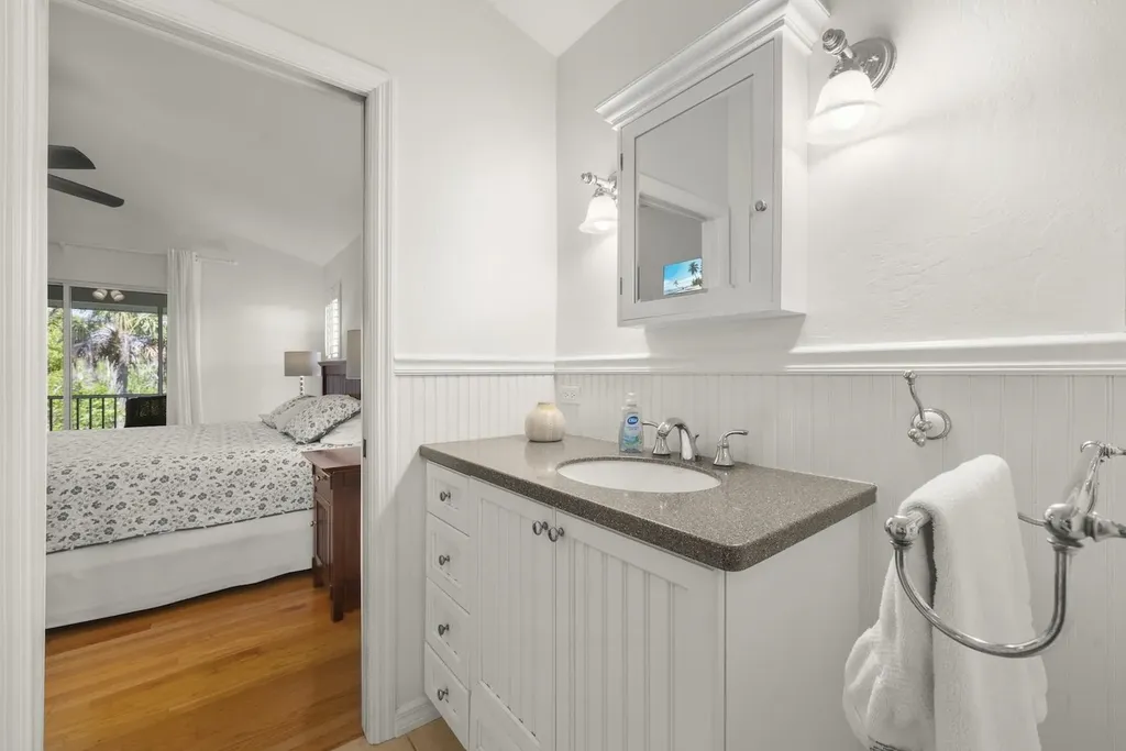 1846 Farm Trail Sanibel FL 33957