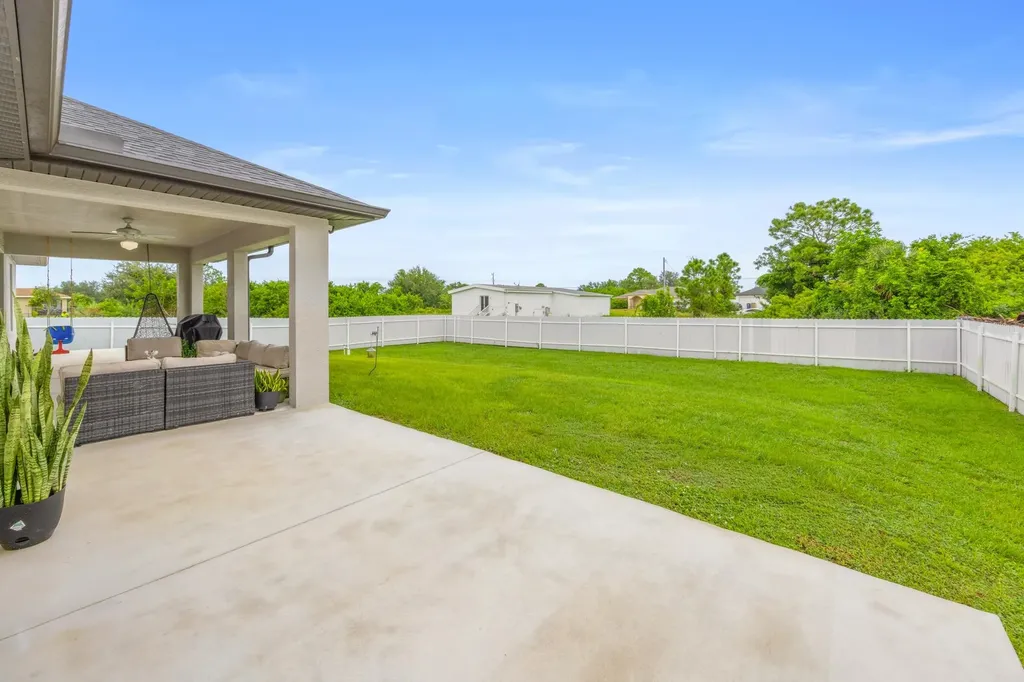 2812 12th Street SW Lehigh Acres FL 33976