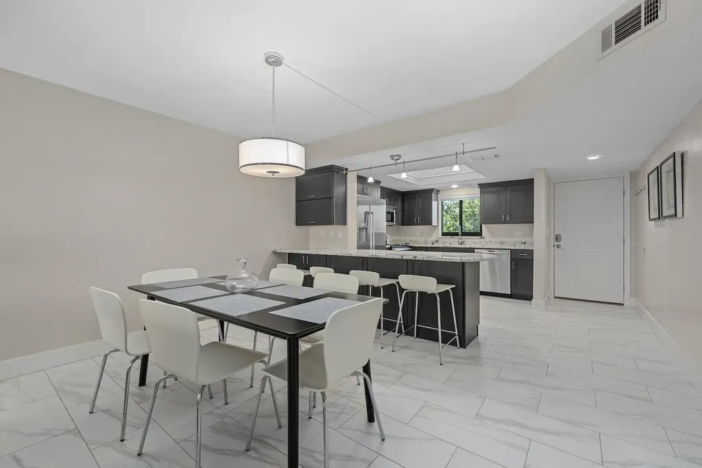 1919 Olde Middle Gulf Drive Sanibel FL 33957