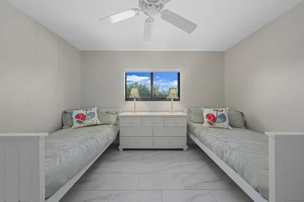 1919 Olde Middle Gulf Drive Sanibel FL 33957