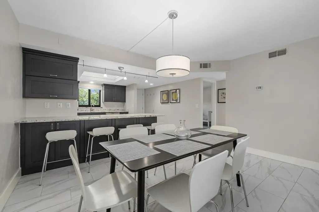 1919 Olde Middle Gulf Drive Sanibel FL 33957