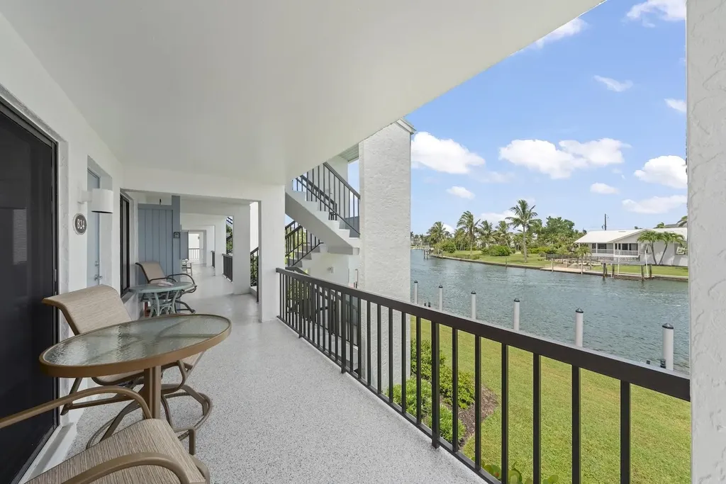 1250 Tennisplace Court Sanibel FL 33957