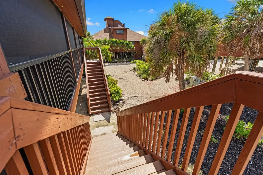 1811 Olde Middle Gulf Drive Sanibel FL 33957