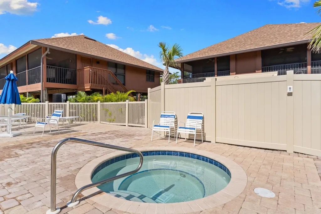 1811 Olde Middle Gulf Drive Sanibel FL 33957