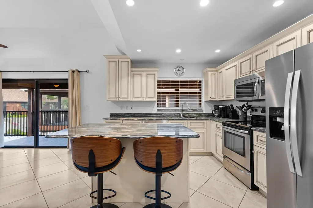 1811 Olde Middle Gulf Drive Sanibel FL 33957