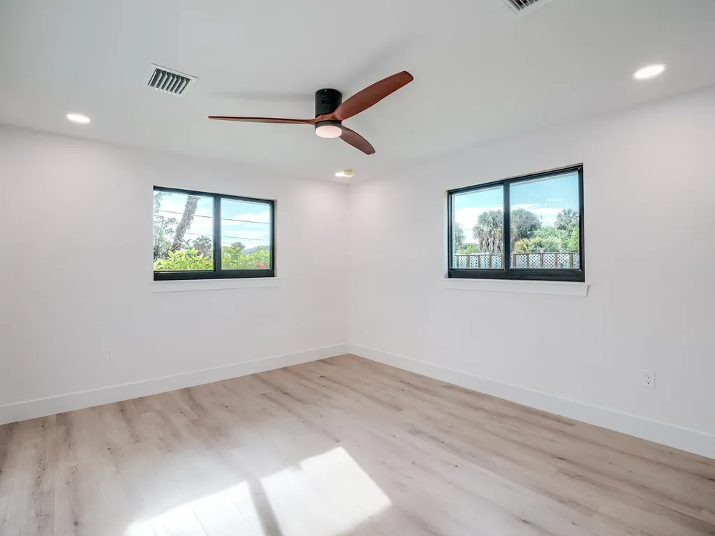 658 Donax Street Sanibel FL 33957