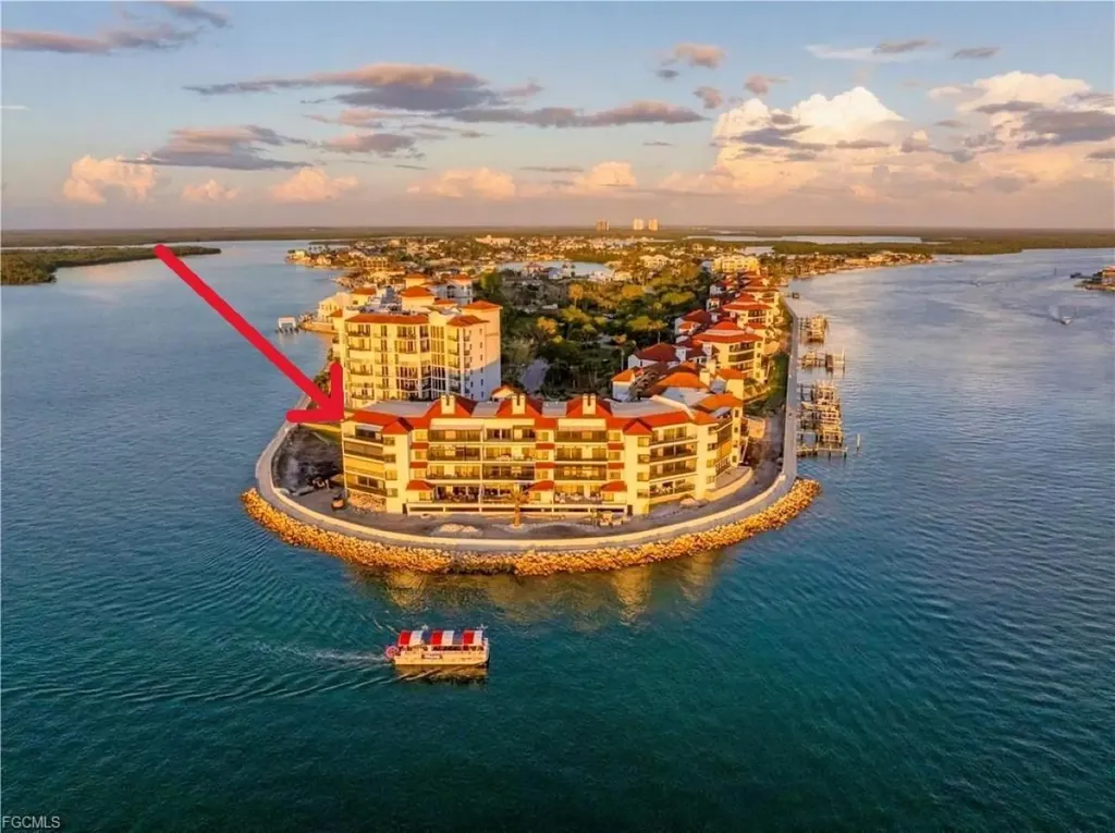 645 La Peninsula Boulevard Naples FL 34113