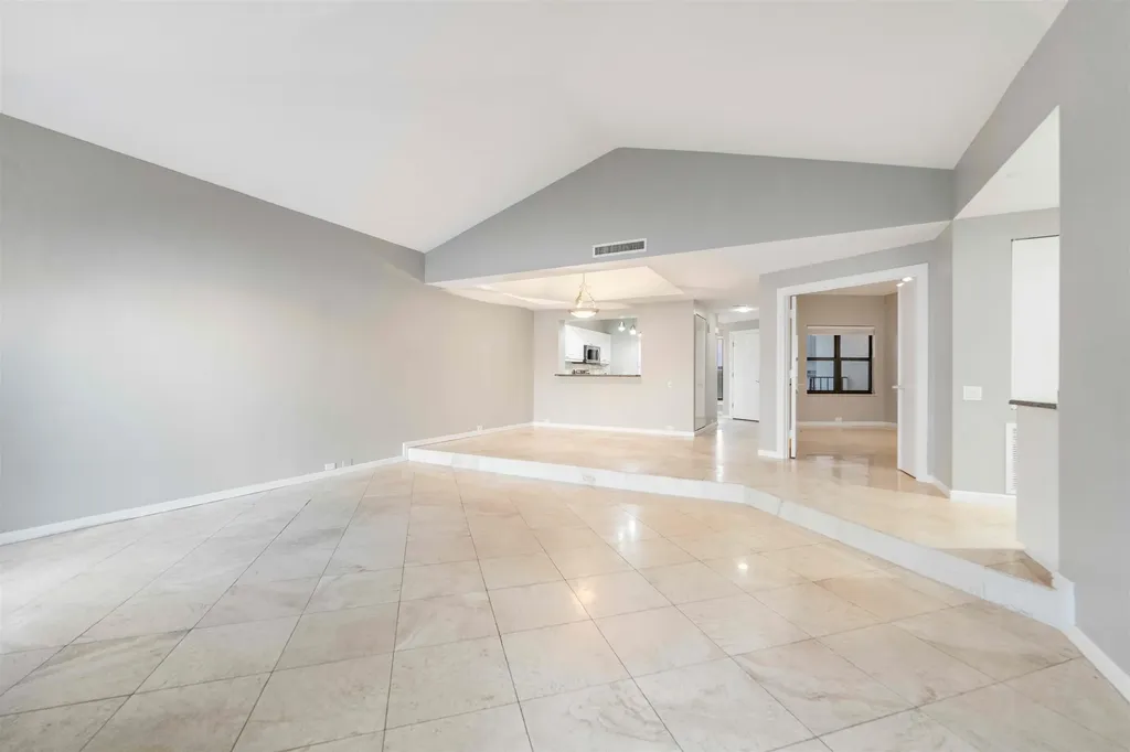 645 La Peninsula Boulevard Naples FL 34113