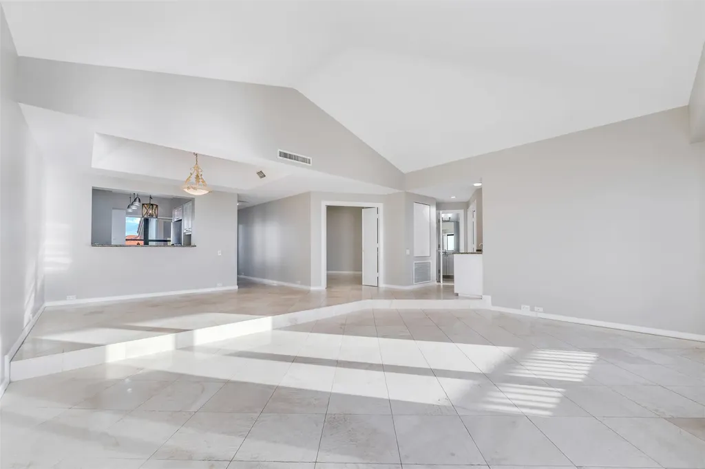 645 La Peninsula Boulevard Naples FL 34113