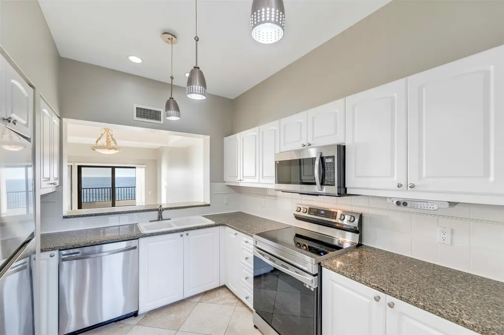 645 La Peninsula Boulevard Naples FL 34113