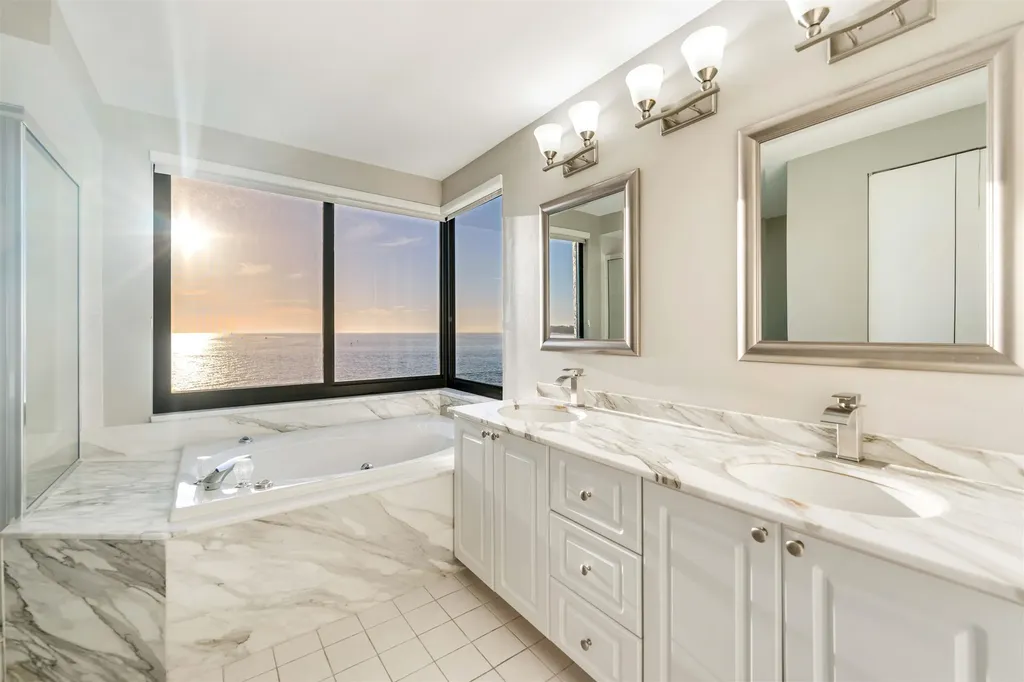 645 La Peninsula Boulevard Naples FL 34113