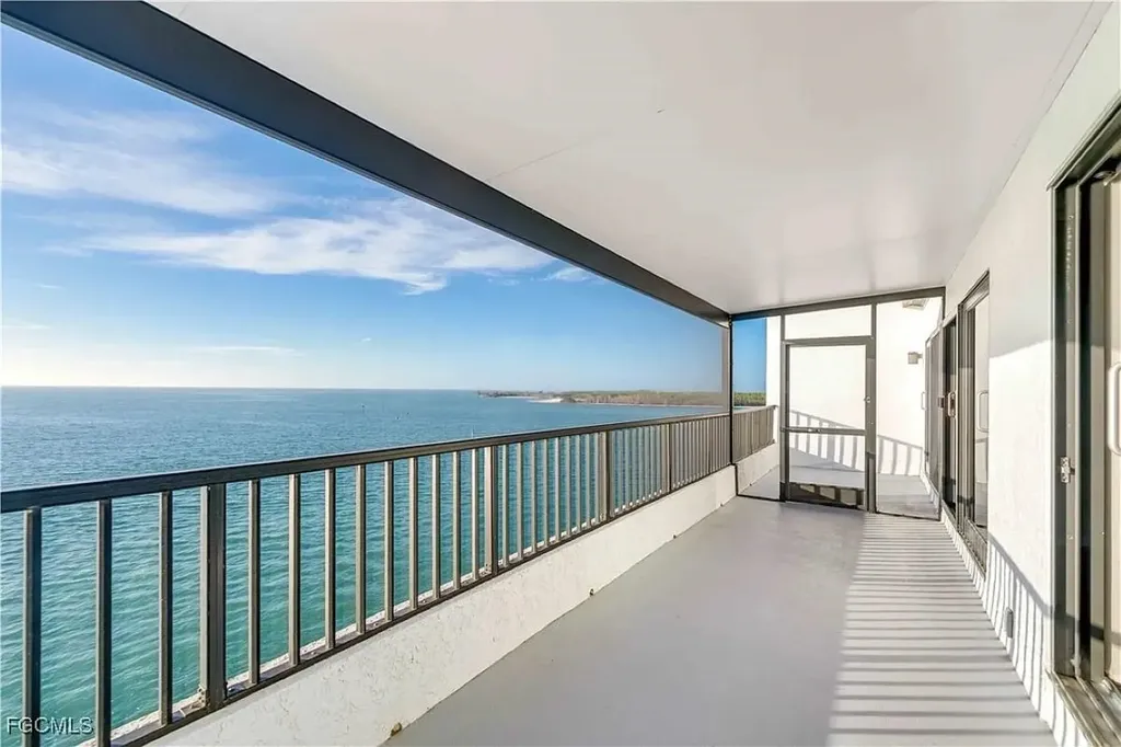 645 La Peninsula Boulevard Naples FL 34113