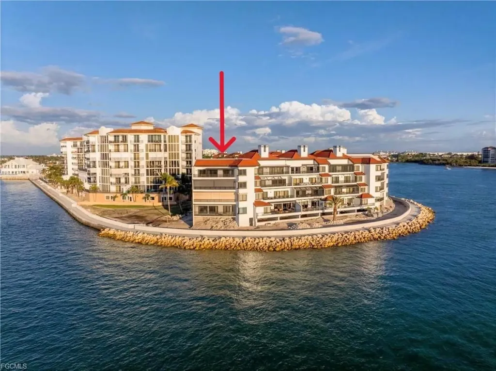 645 La Peninsula Boulevard Naples FL 34113