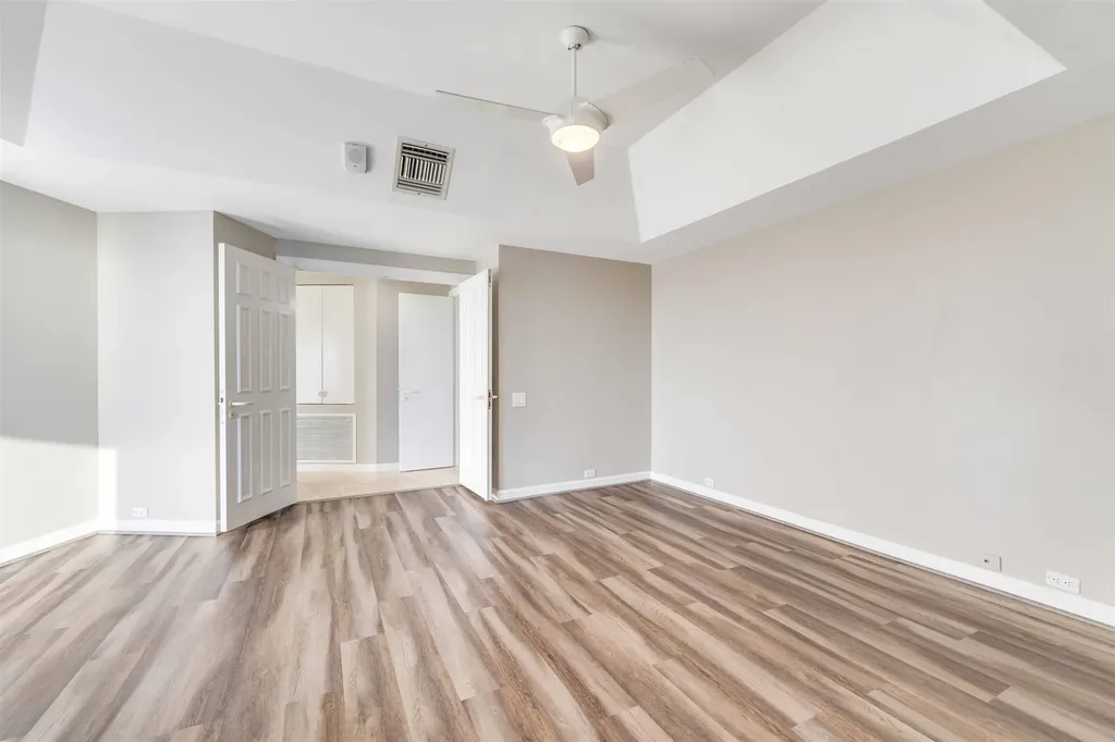 645 La Peninsula Boulevard Naples FL 34113