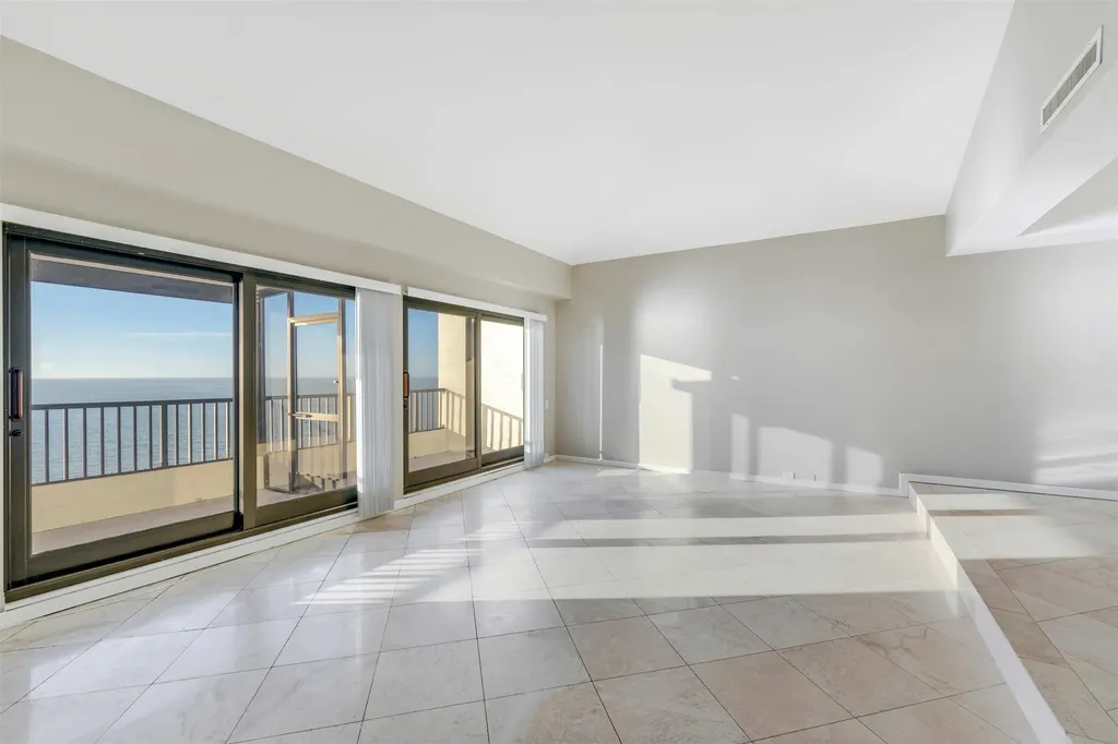 645 La Peninsula Boulevard Naples FL 34113