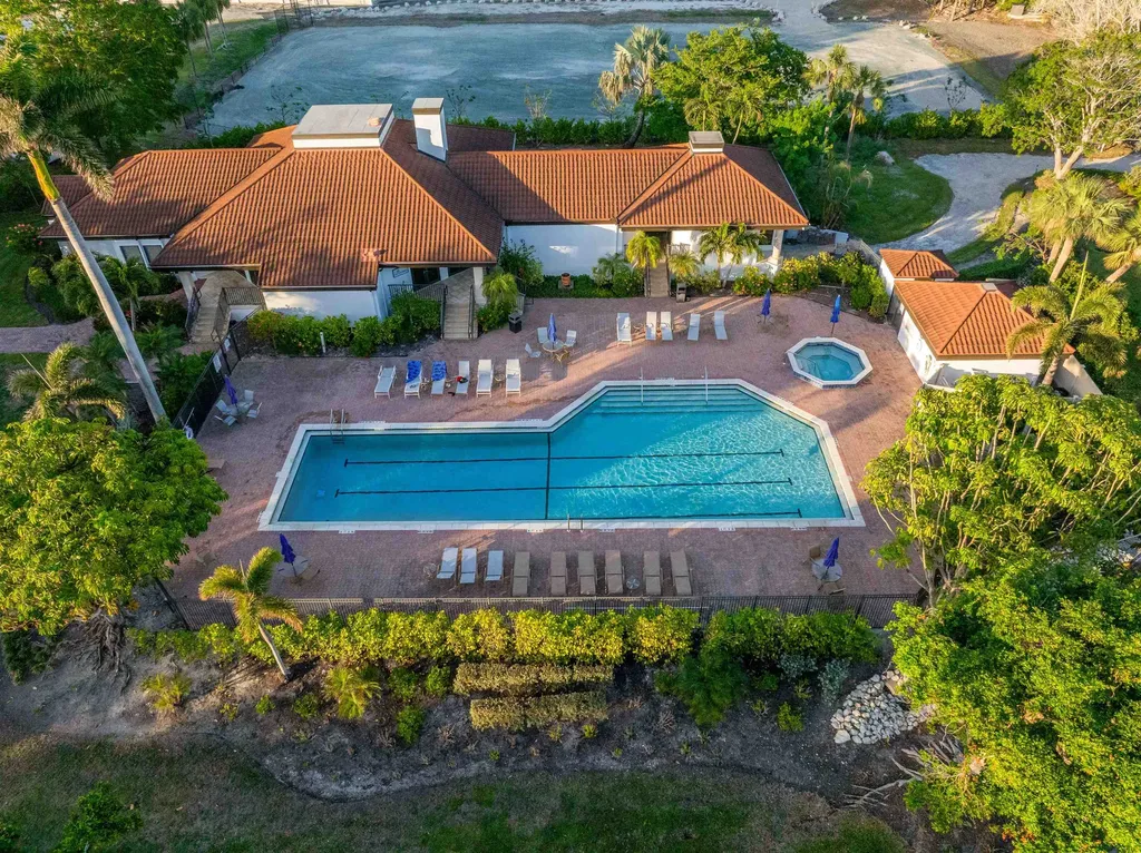 645 La Peninsula Boulevard Naples FL 34113